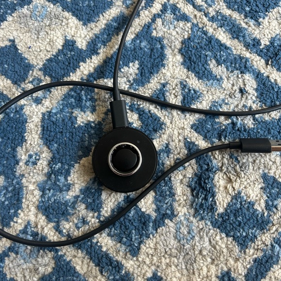 Oura Ring Gen 3 - size 8 silver with Charger - Picture 6 of 6